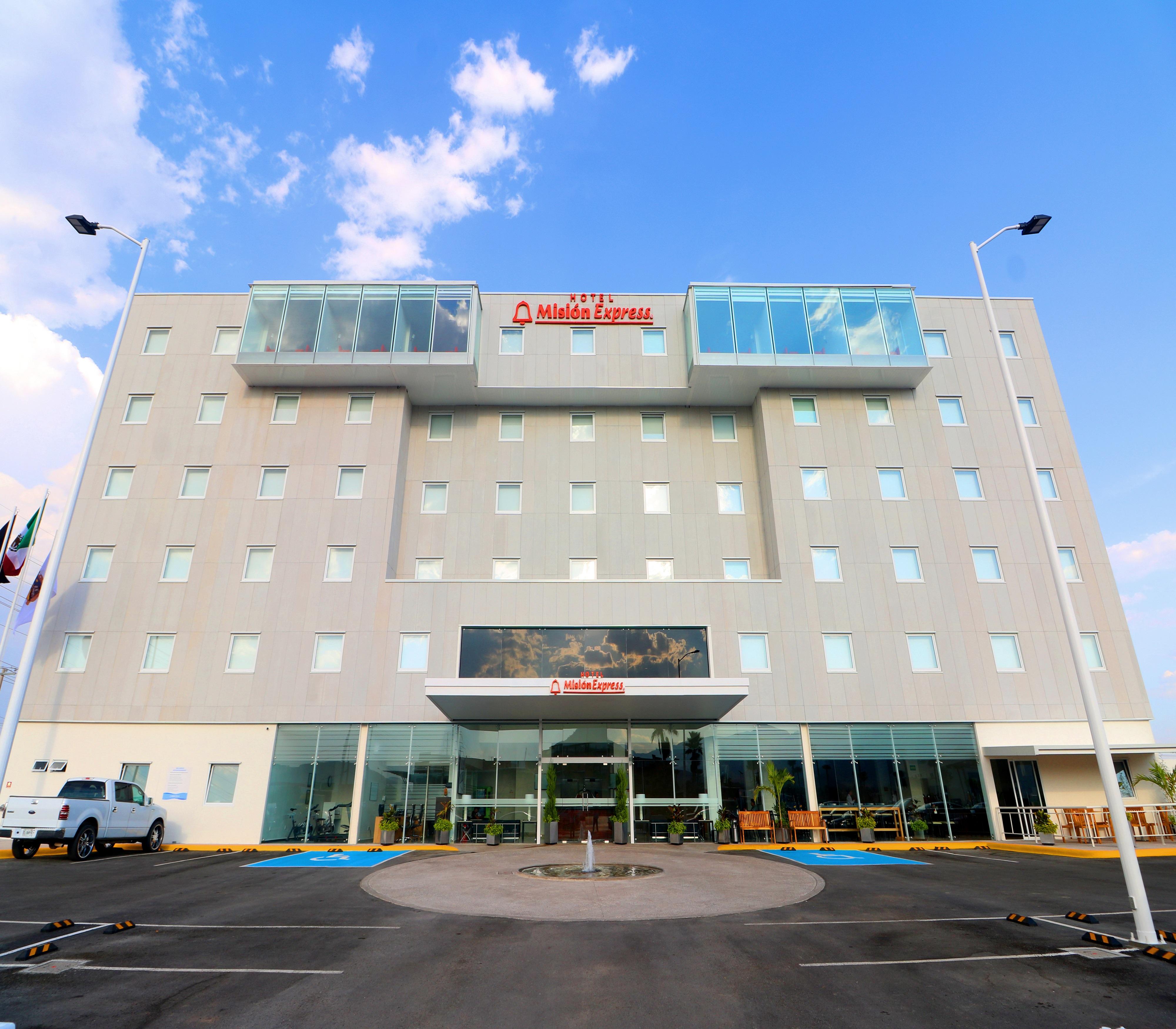 Mision Express Queretaro Hotel Exterior photo