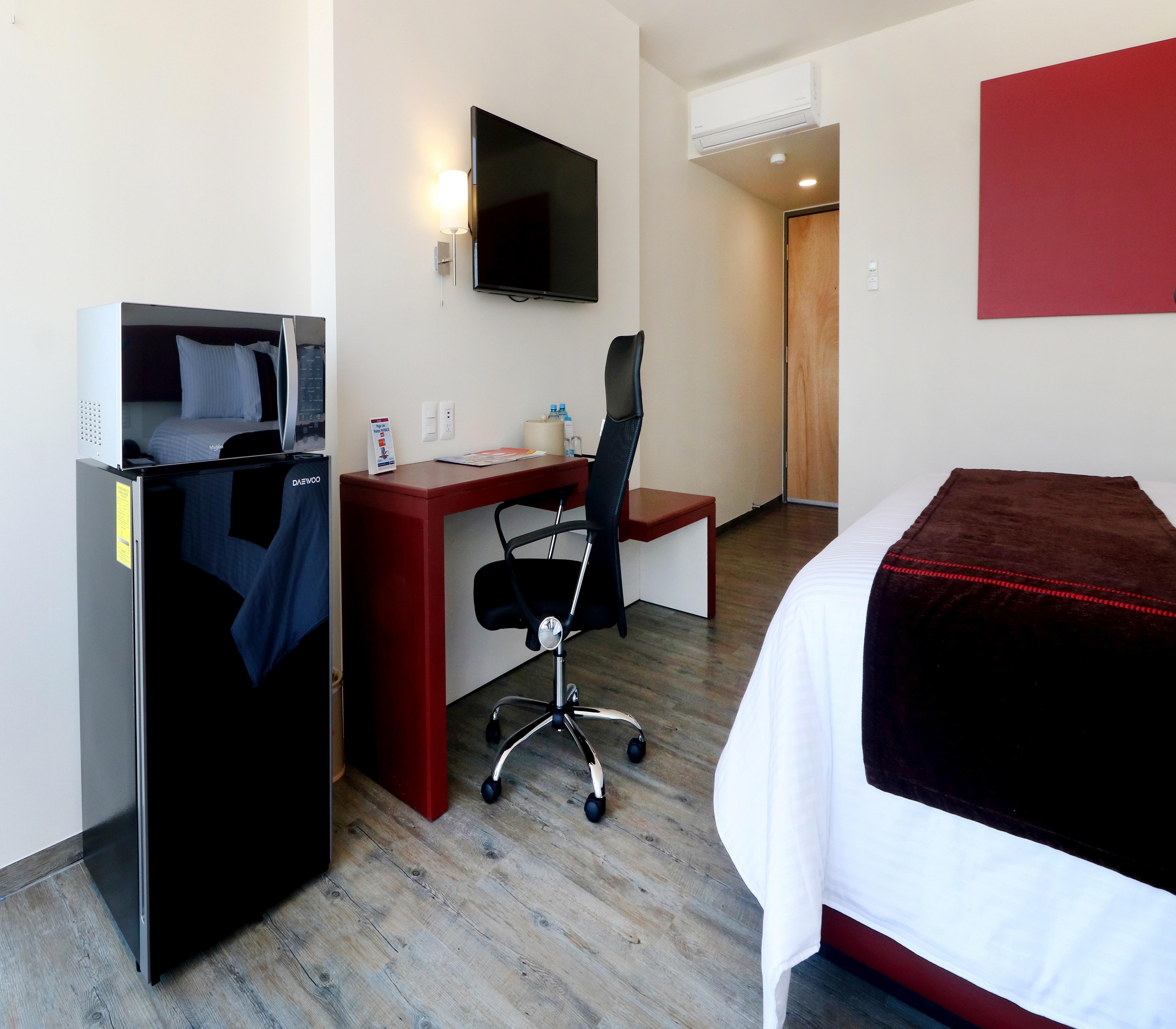 Mision Express Queretaro Hotel Exterior photo