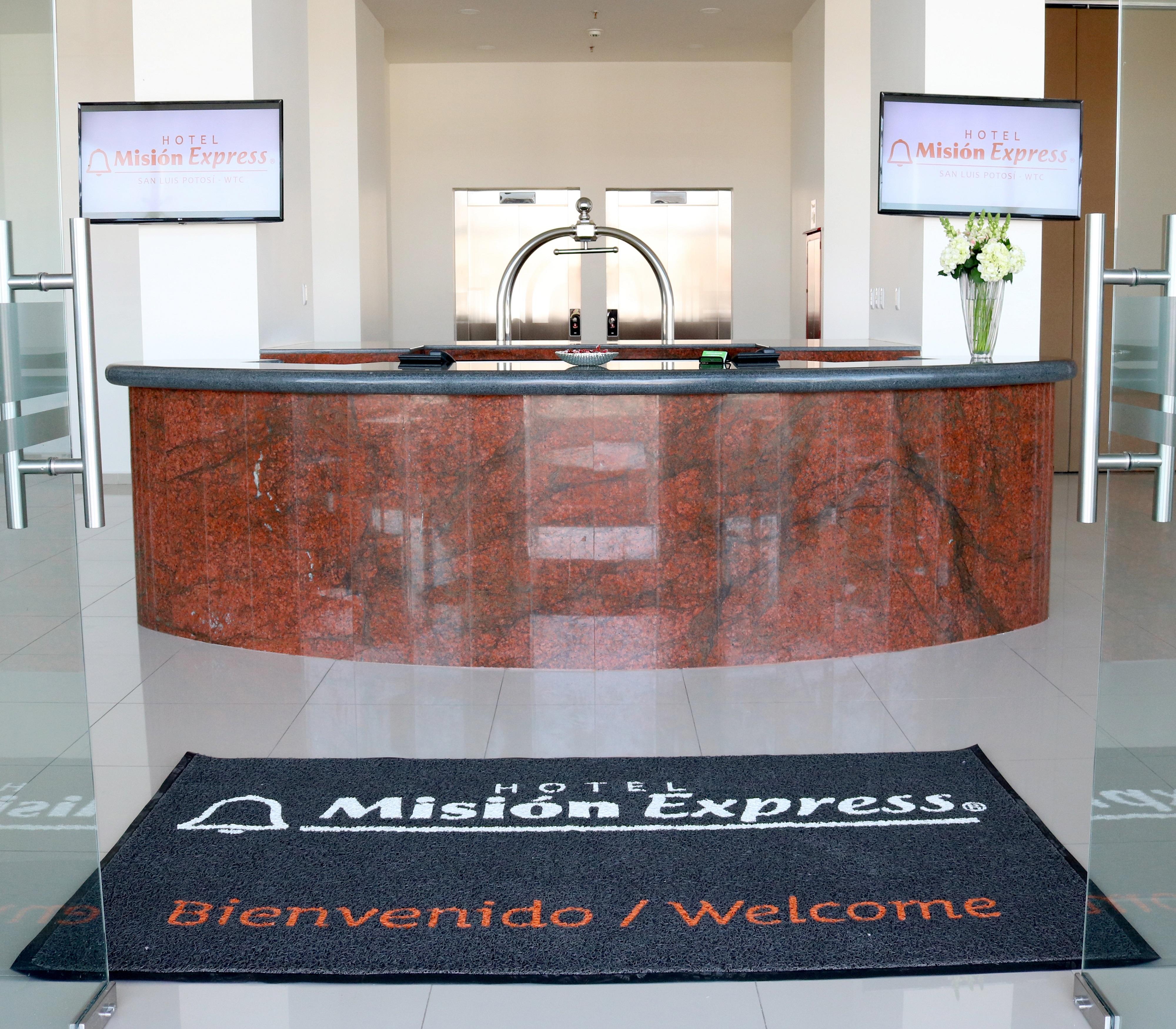 Mision Express Queretaro Hotel Exterior photo
